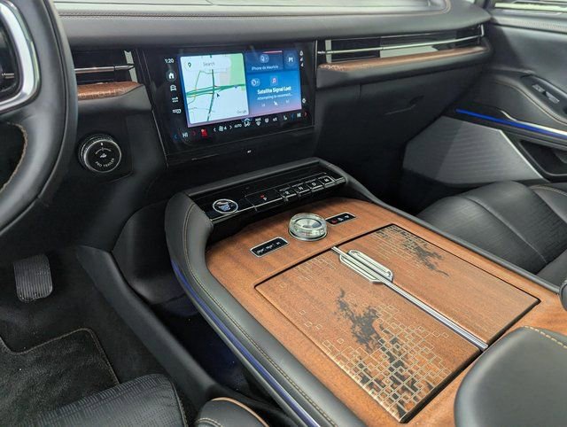 Used 2025 Lincoln Navigator Black Label image 17