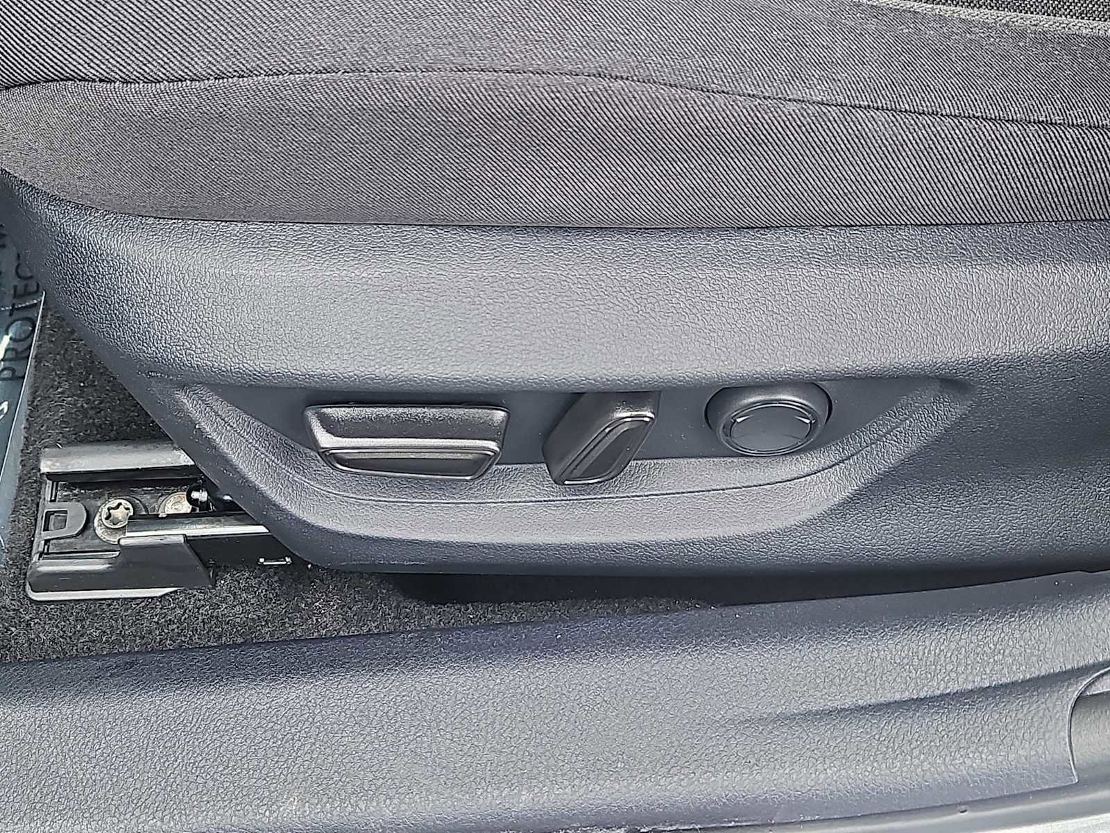 Used 2025 Toyota Camry LE w/ Convenience Package AWD/4WD image 20