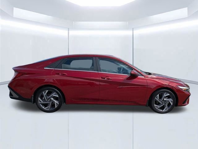 Certified 2025 Hyundai Elantra SEL FWD image 3
