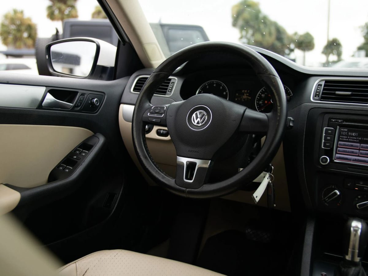 Used 2013 Volkswagen Jetta SE FWD image 26