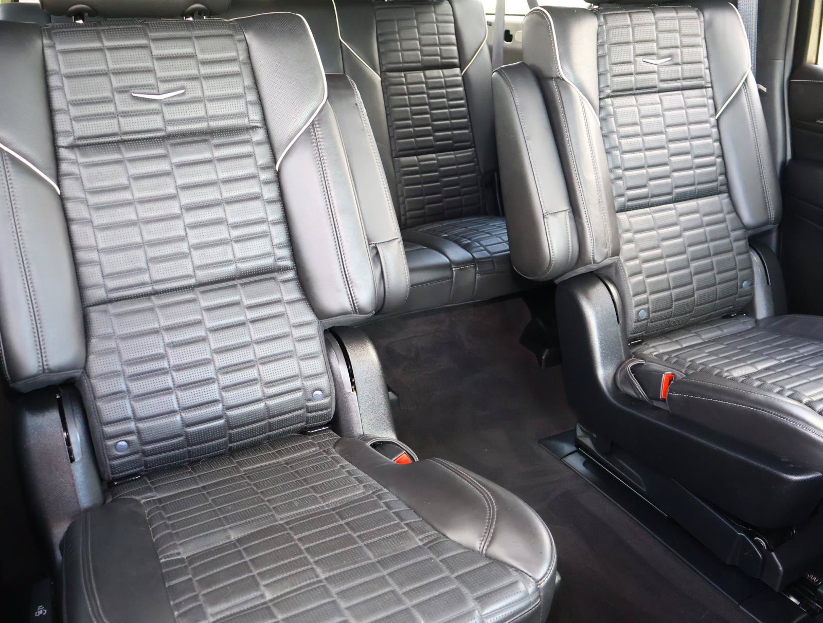 Used 2024 Cadillac Escalade ESV Premium Luxury Platinum AWD/4WD image 27