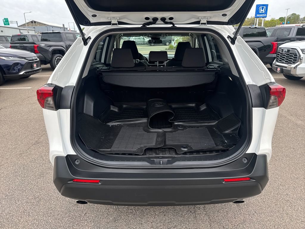 Used 2025 Toyota RAV4 XLE AWD/4WD image 7