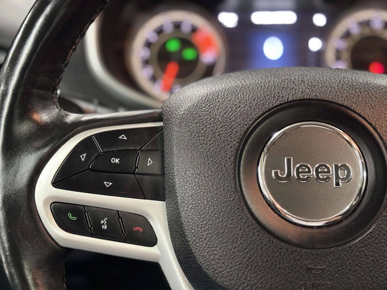 Used 2017 Jeep Cherokee Trailhawk AWD/4WD image 31