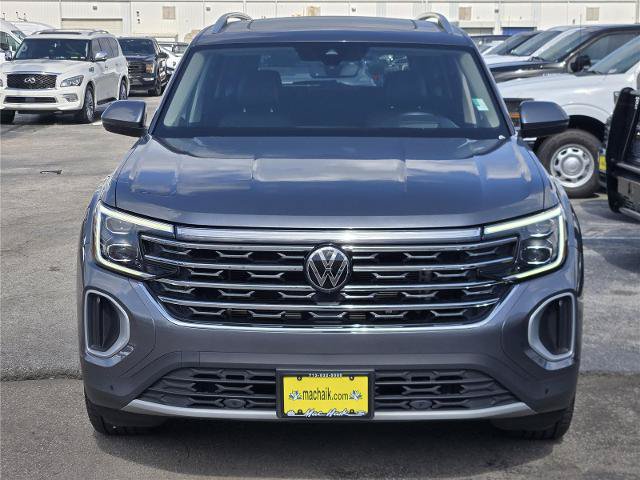 Used 2024 Volkswagen Atlas SEL AWD/4WD image 2