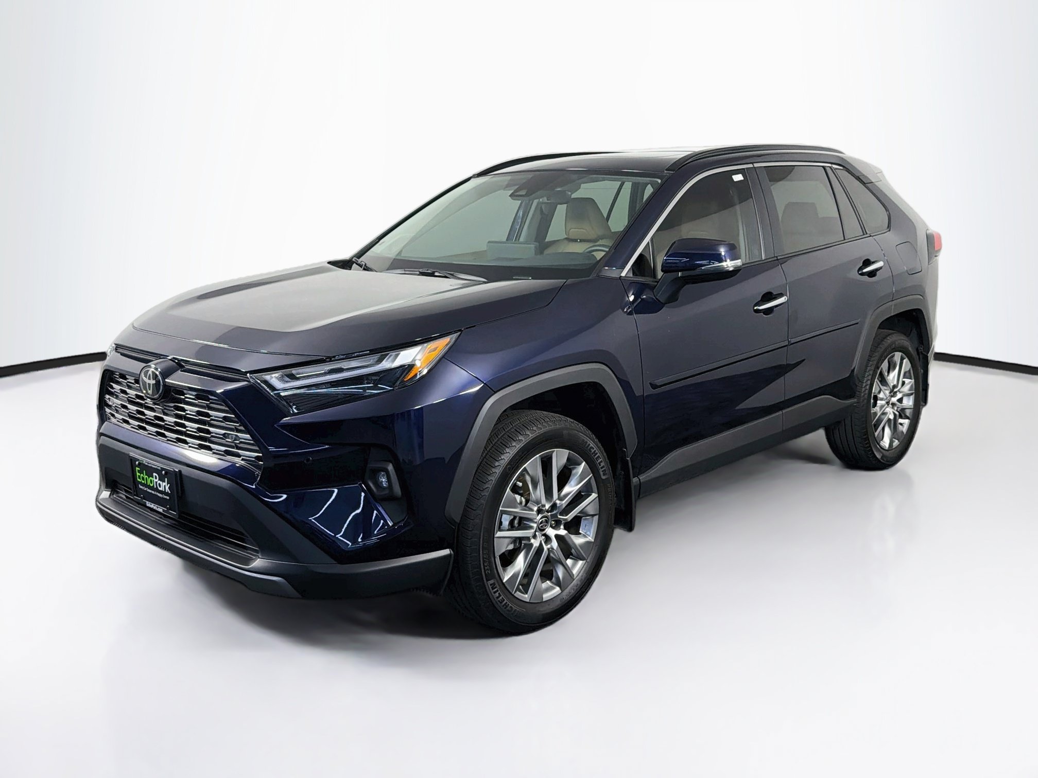 Used 2025 Toyota RAV4 Limited FWD image 3