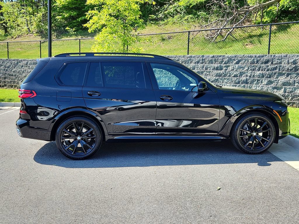 Used 2025 BMW X7 xDrive40i w/ M Sport Package AWD/4WD image 11