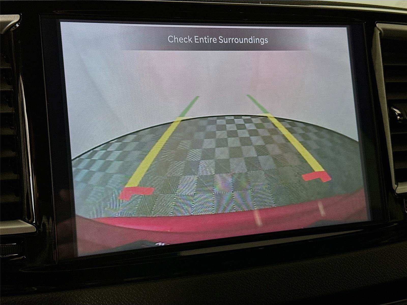 Used 2025 Chrysler Pacifica Select image 15