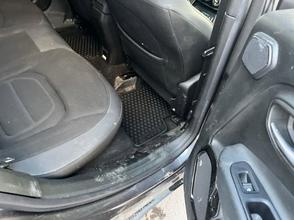 Used 2017 Jeep Renegade Altitude AWD/4WD image 26