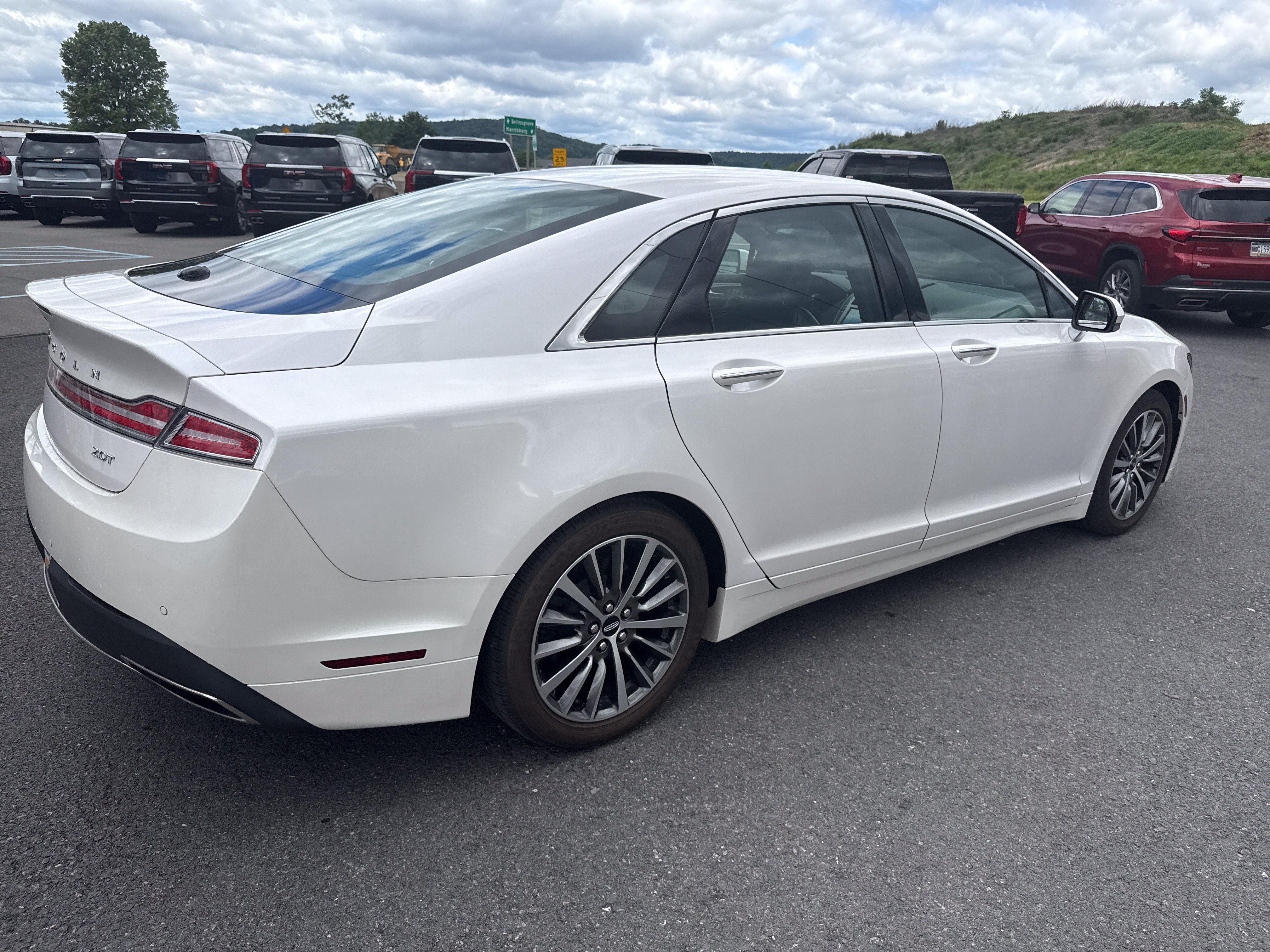 Used 2020 Lincoln MKZ FWD image 3