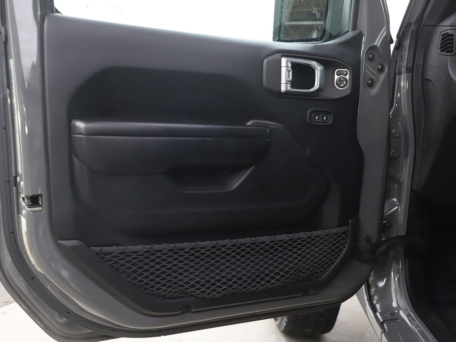 Used 2020 Jeep Wrangler Sport image 14