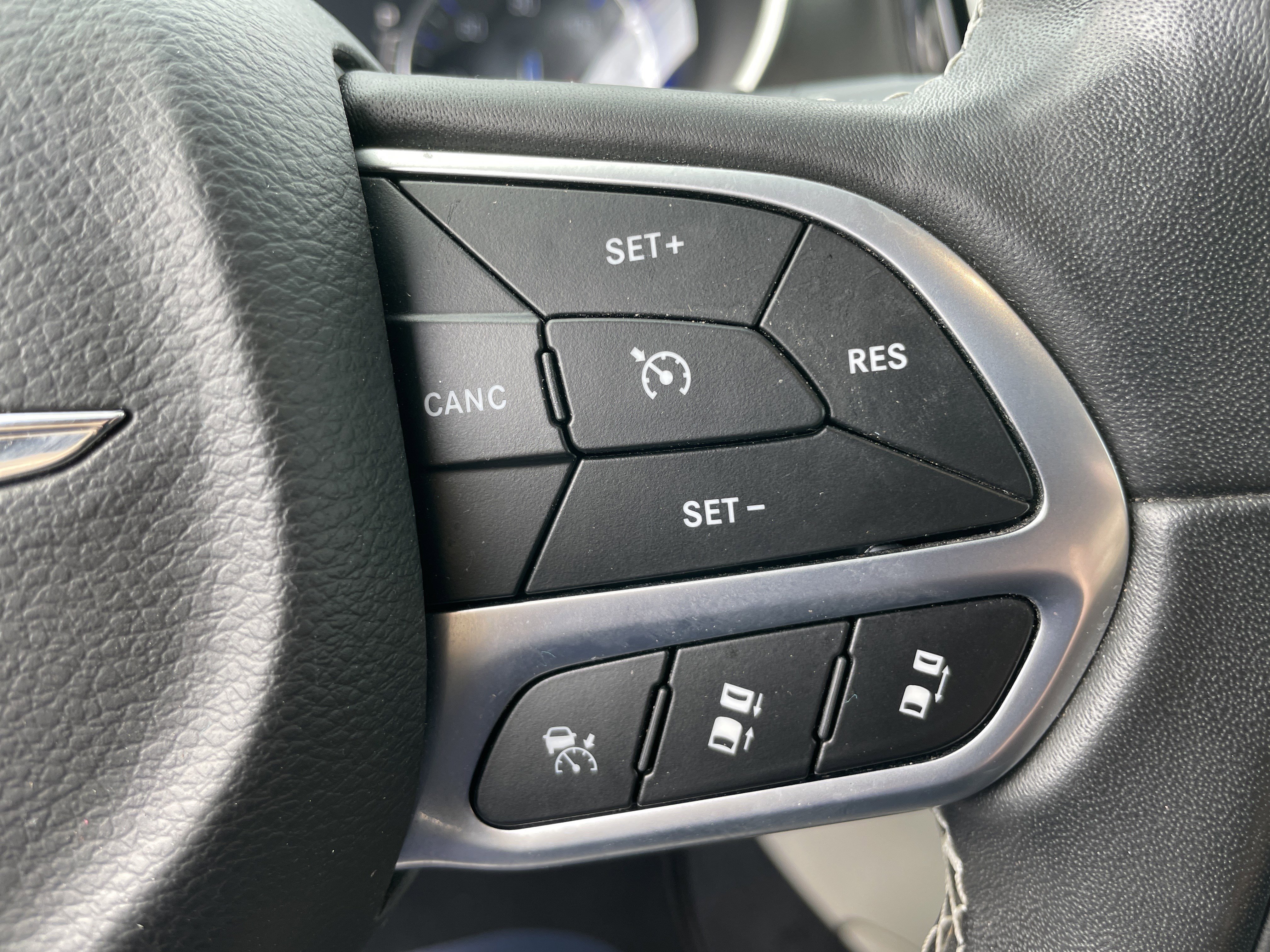 Used 2022 Chrysler Pacifica Touring-L image 35