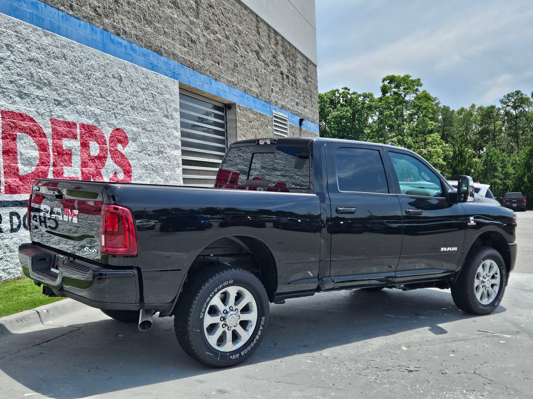 New 2026 RAM 2500 Laramie w/ Sport Appearance Package AWD/4WD image 7
