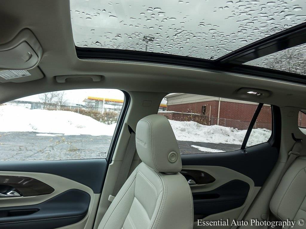 Used 2024 GMC Terrain Denali w/ Denali Premium Package image 11