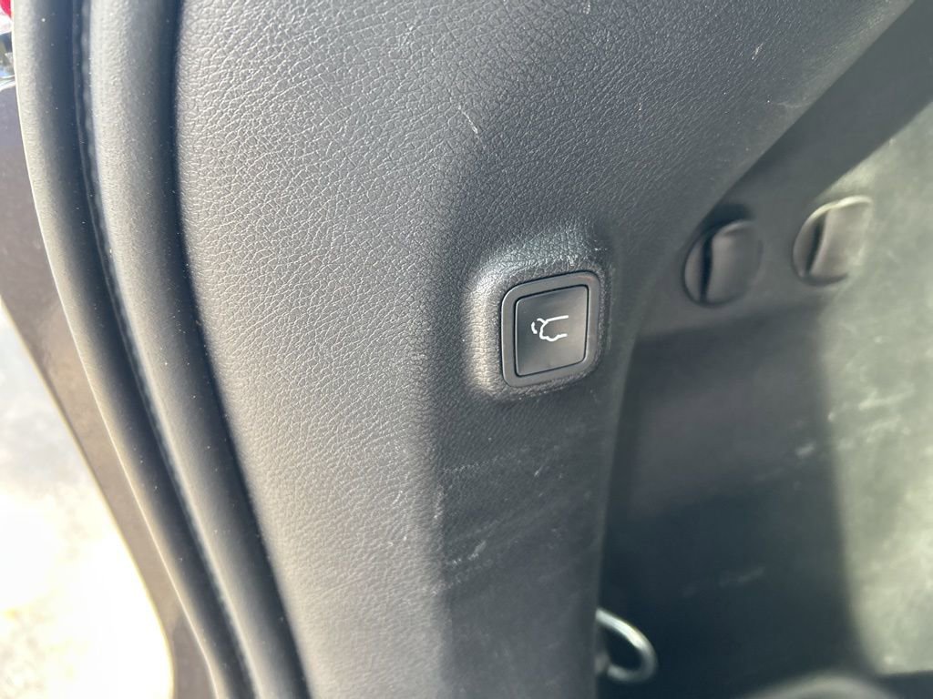 Used 2019 Jeep Cherokee Limited image 30