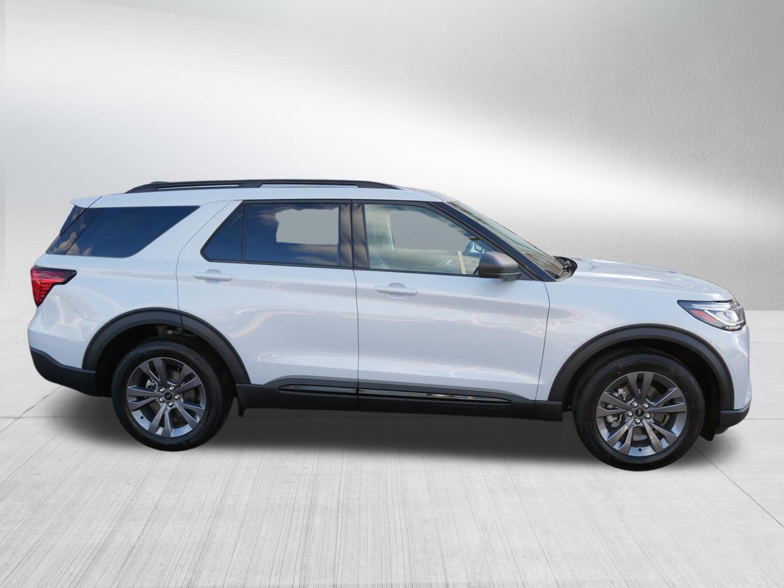 Used 2026 Ford Explorer Active w/ Active Comfort Package AWD/4WD image 8