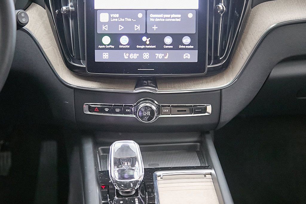 New 2026 Volvo XC60 B5 Ultra w/ Protection Package Premier image 31