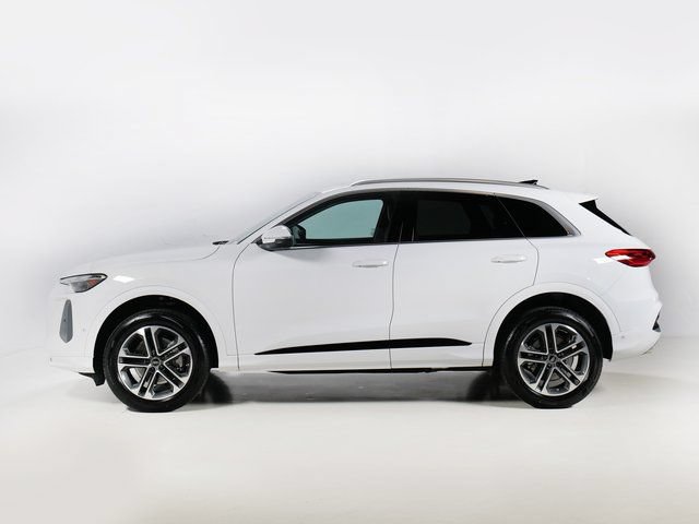 Certified 2025 Audi Q5 Premium w/ Convenience Package AWD/4WD image 2
