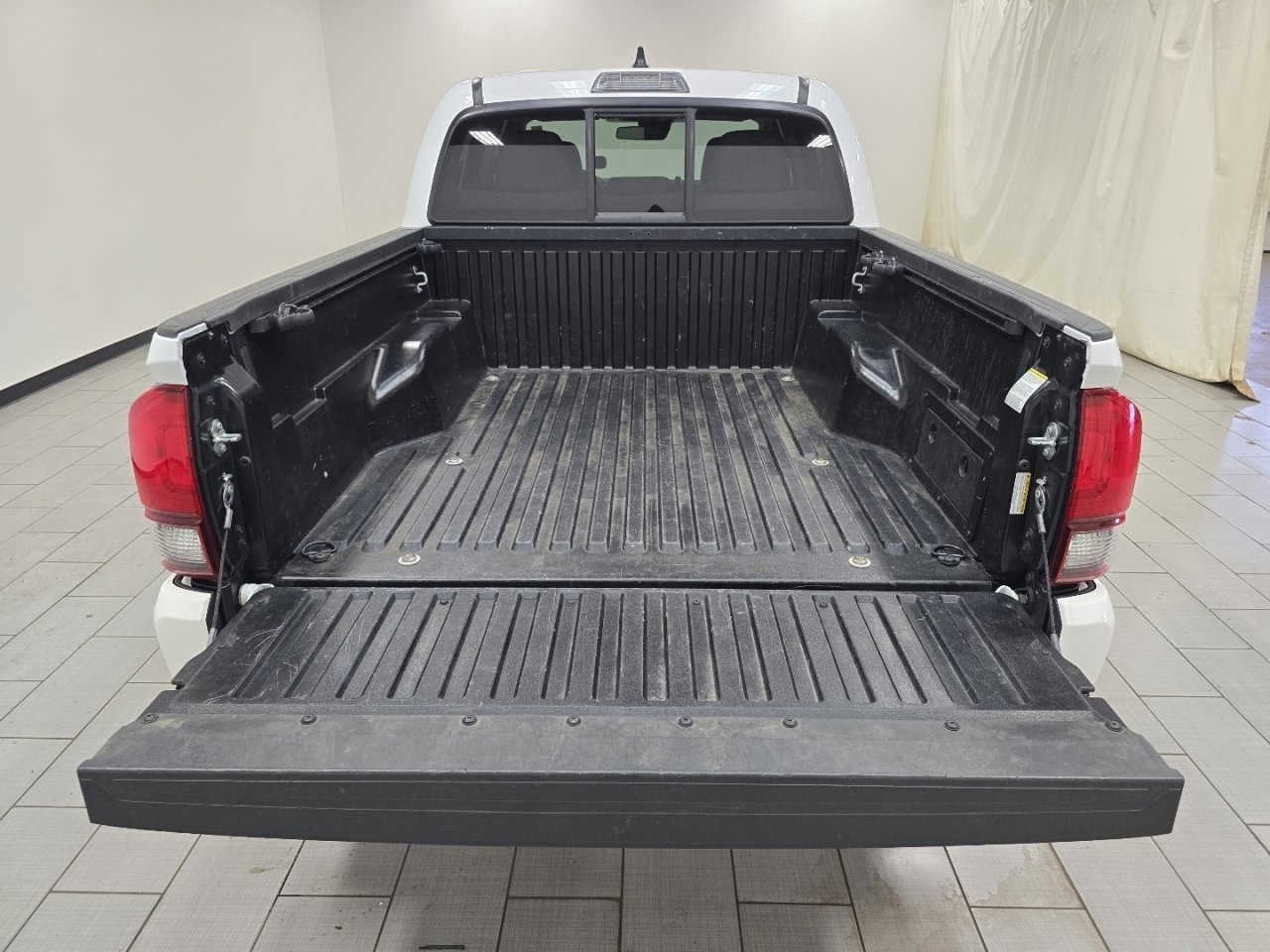 Certified 2023 Toyota Tacoma SR AWD/4WD image 21