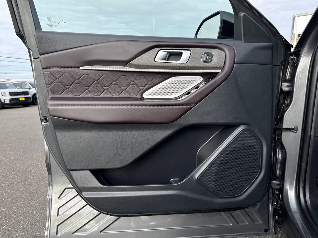 Used 2025 Ford Explorer Platinum w/ LUX Leather Package image 24