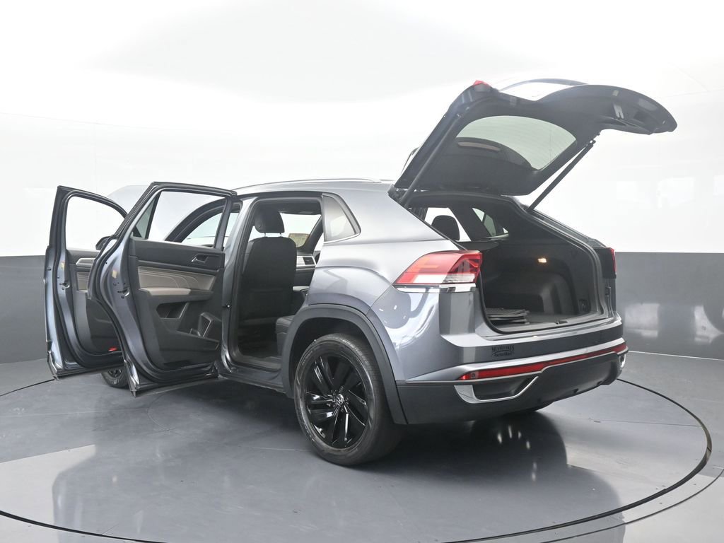 Used 2022 Volkswagen Atlas Cross Sport SE w/ Black Wheel Package image 78