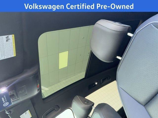 Certified 2023 Volkswagen Tiguan SE R-Line image 18