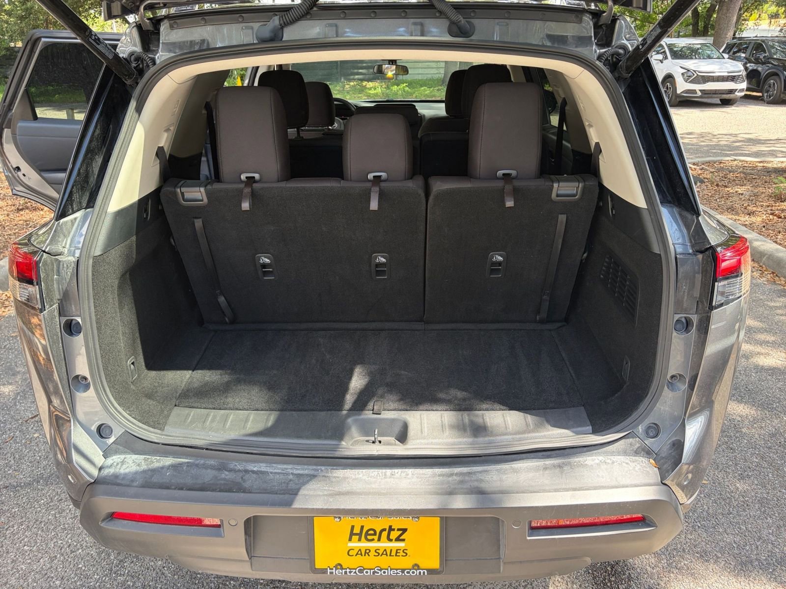 Used 2025 Nissan Pathfinder SV FWD image 34