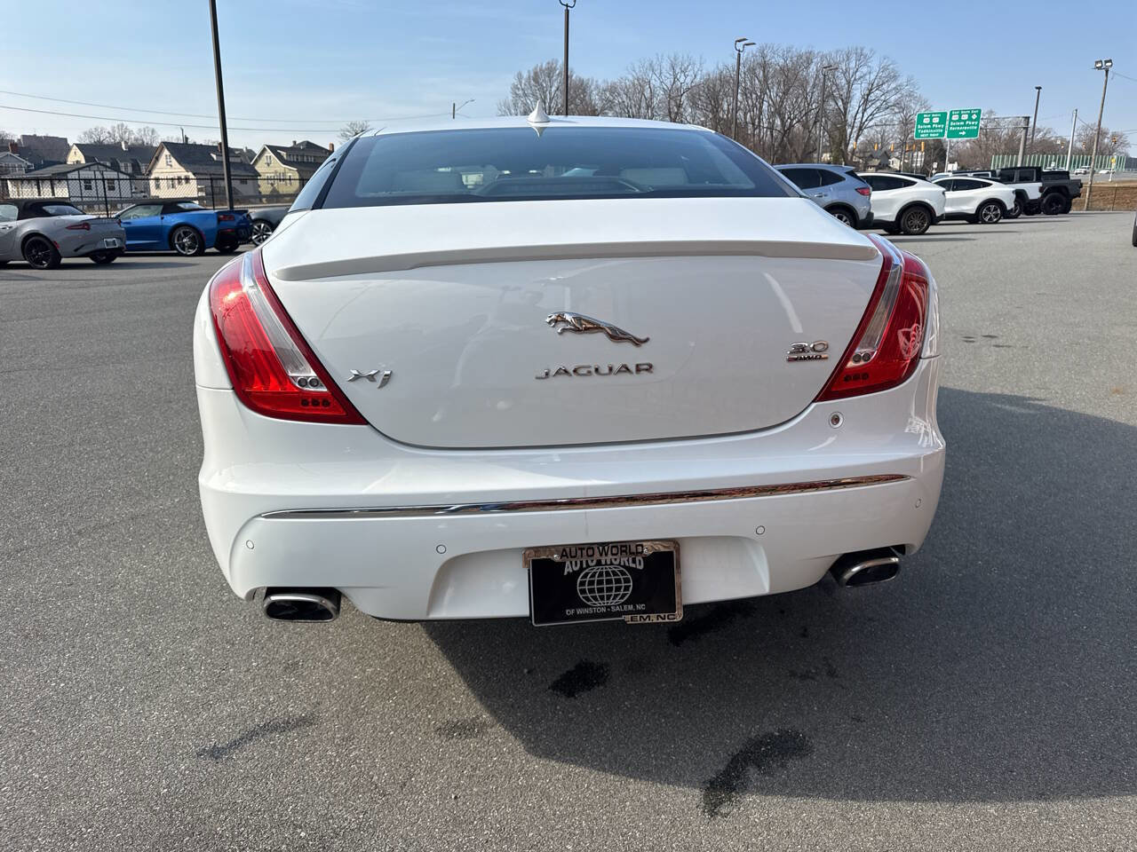 Used 2015 Jaguar XJ AWD image 9