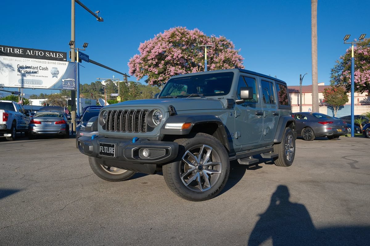Used 2024 Jeep Wrangler Unlimited w/ Technology Group