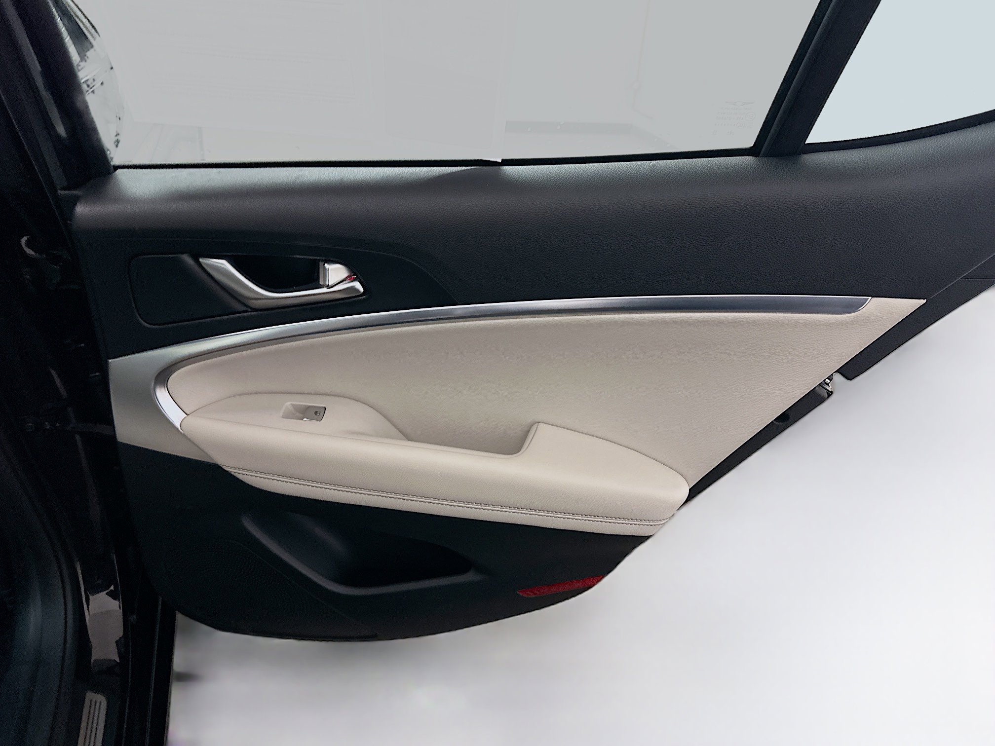 Used 2025 Genesis G70 2.5T image 31