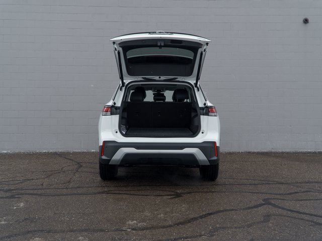 Used 2025 Volkswagen Tiguan SE w/ Panoramic Sunroof Package image 14