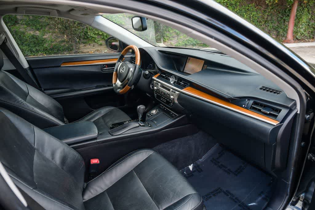 Used 2014 Lexus ES 300h w/ Luxury Package w/Bamboo Trim FWD image 15