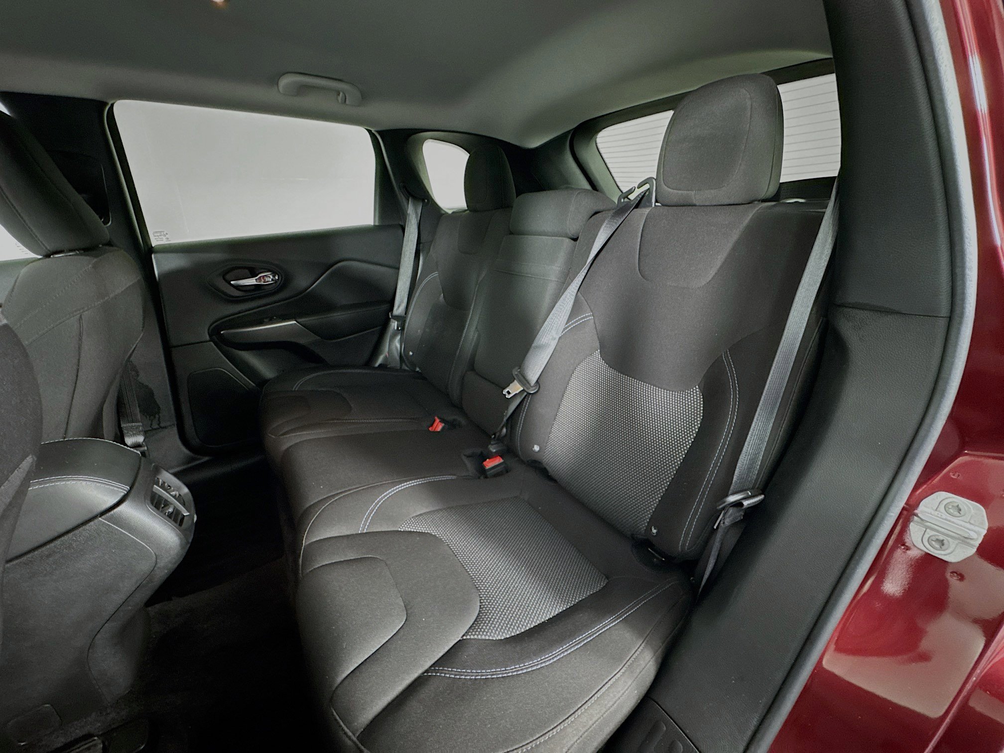 Used 2019 Jeep Cherokee Latitude w/ Cold Weather Group image 23