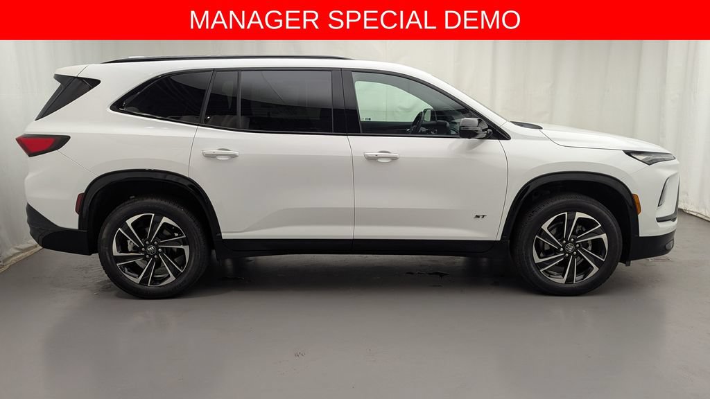Used 2026 Buick Enclave Sport Touring w/ Power Package AWD/4WD image 4
