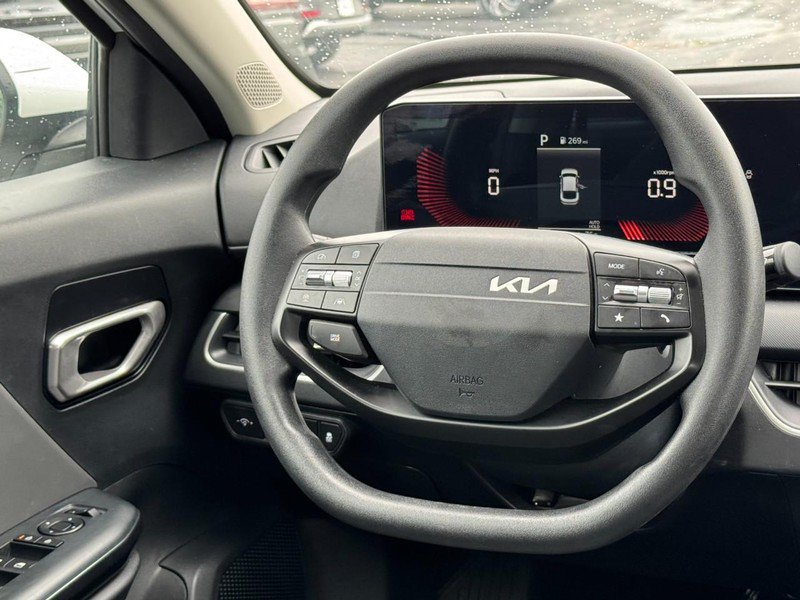 Used 2025 Kia K4 FWD image 12