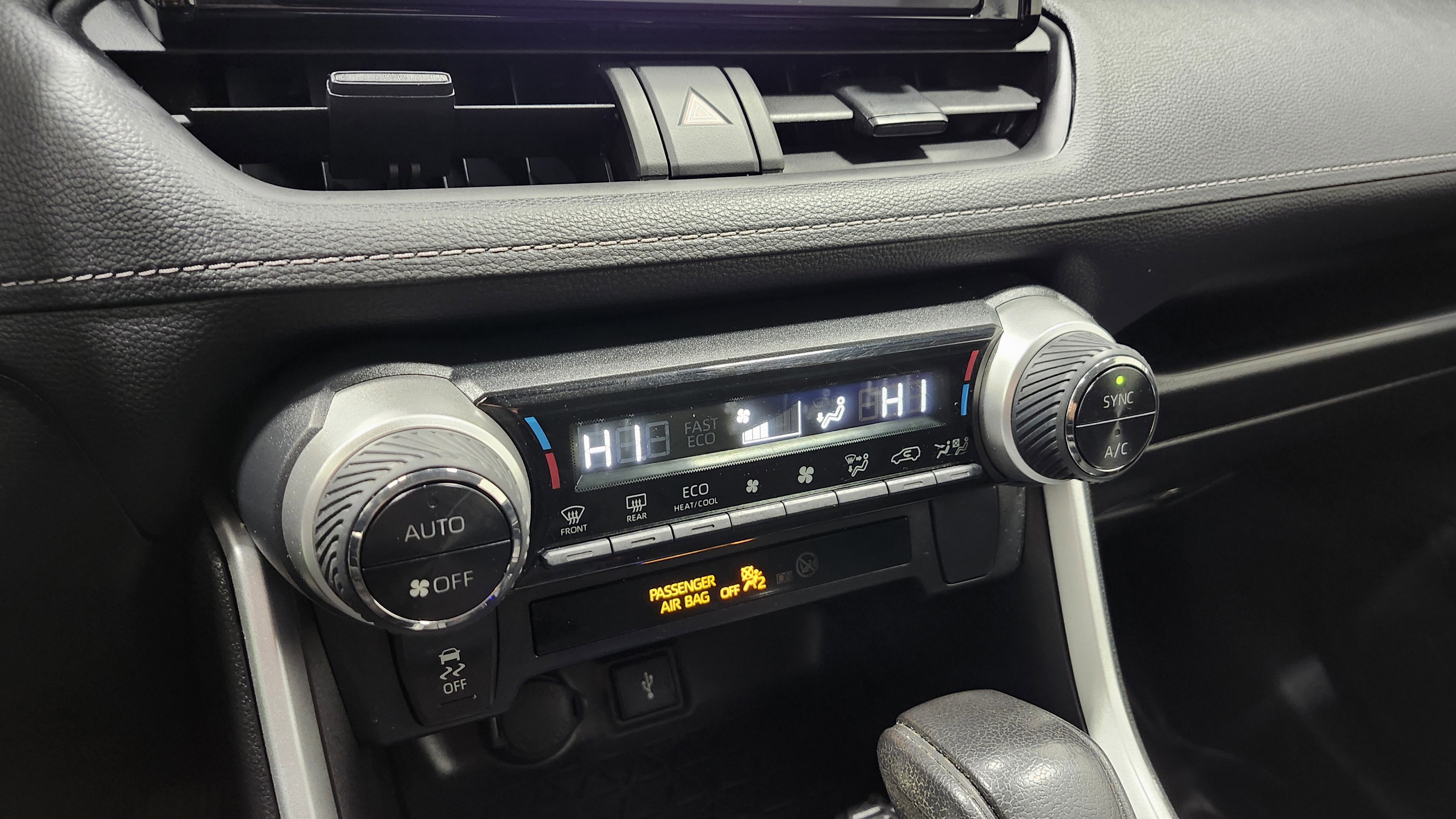 Used 2022 Toyota RAV4 LE image 29