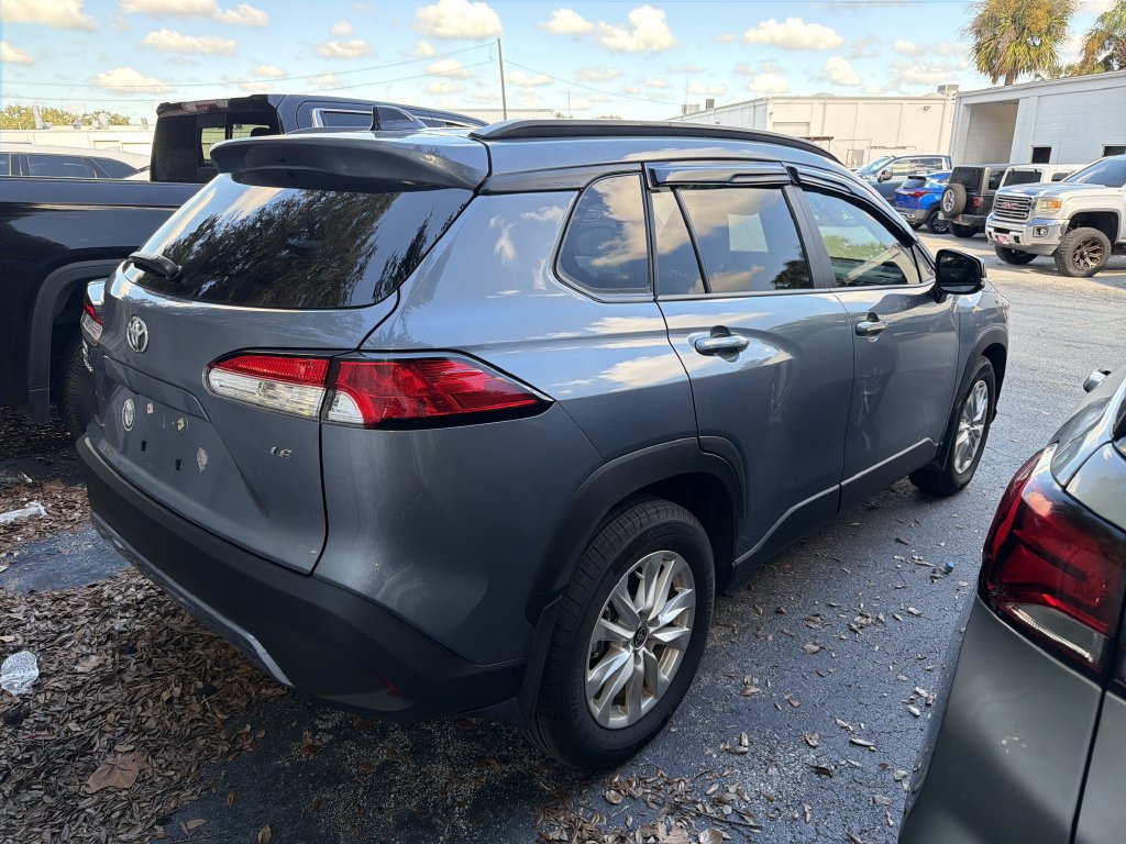 Used 2025 Toyota Corolla Cross LE FWD image 4