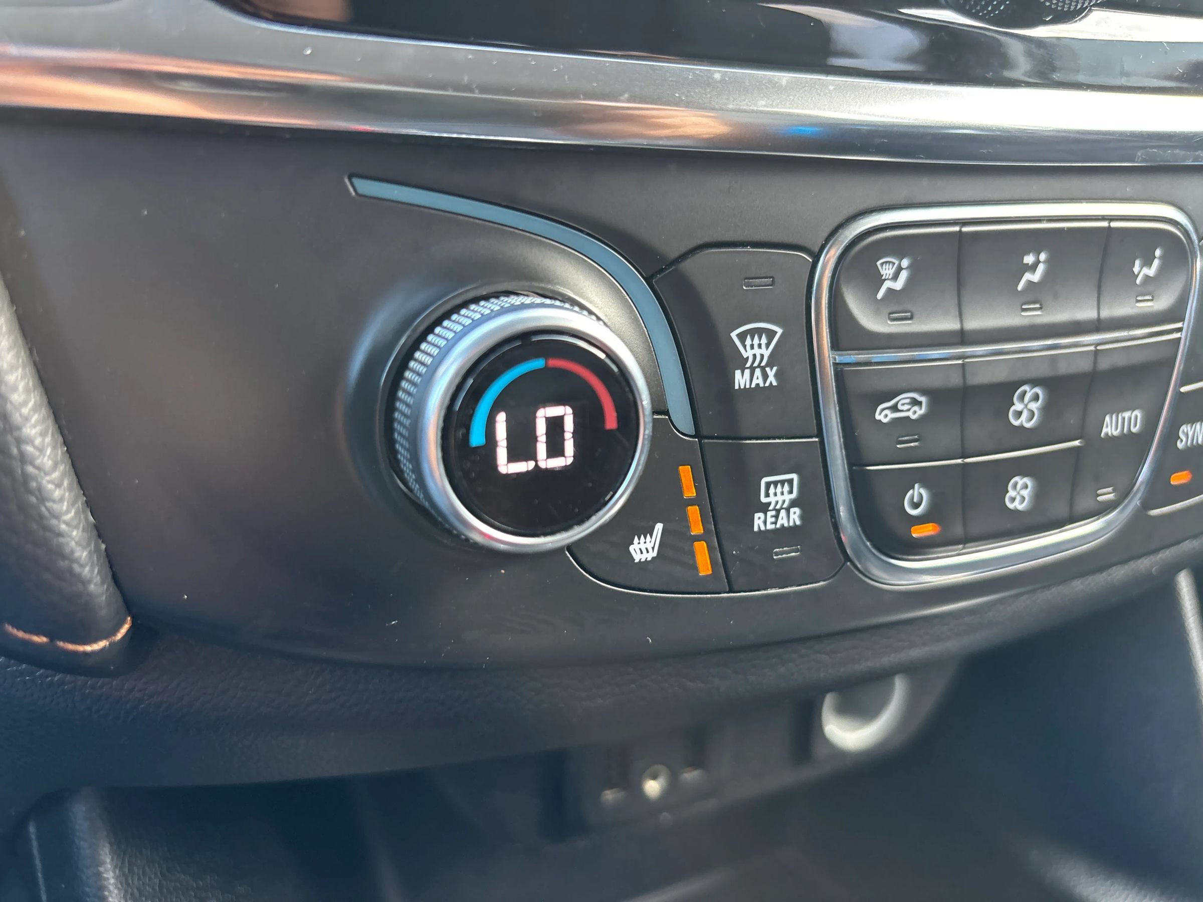 Used 2021 Chevrolet Traverse LT AWD/4WD image 41