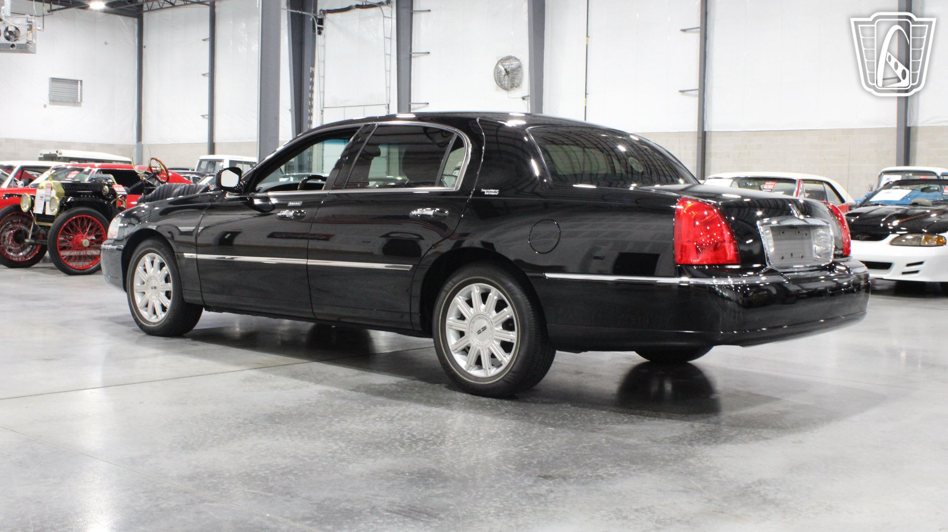 Used 2006 Lincoln Town Car Signature Limited RWD image 22