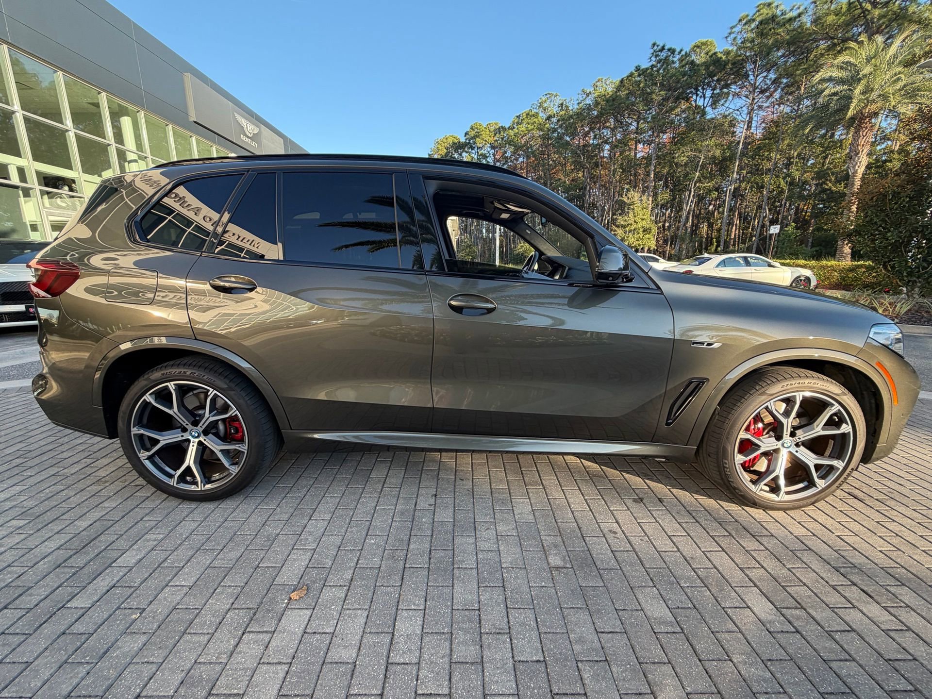 Used 2022 BMW X5 xDrive45e w/ M Sport Package image 5