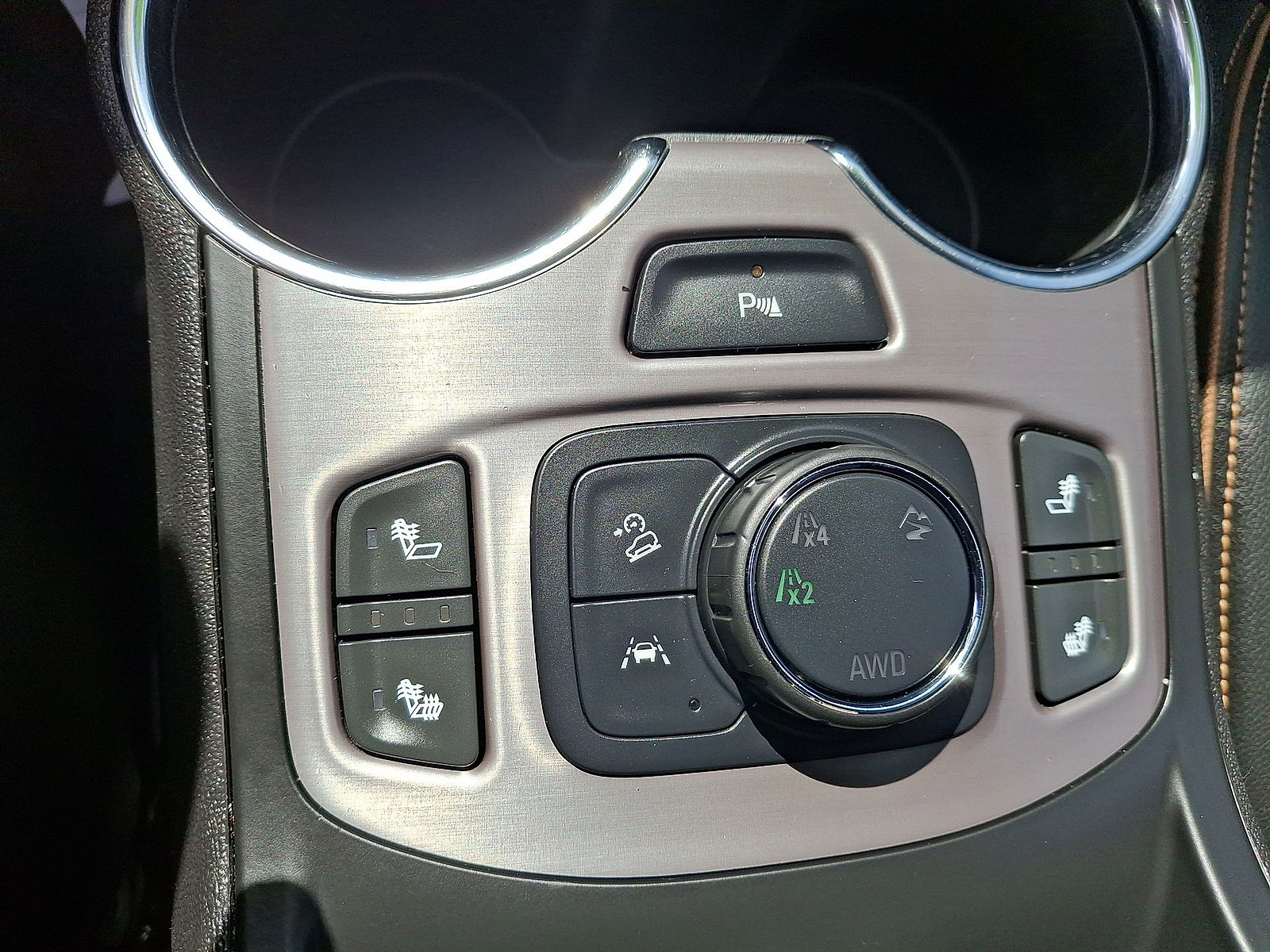 Used 2024 GMC Terrain AT4 w/ Tech Package AWD/4WD image 19