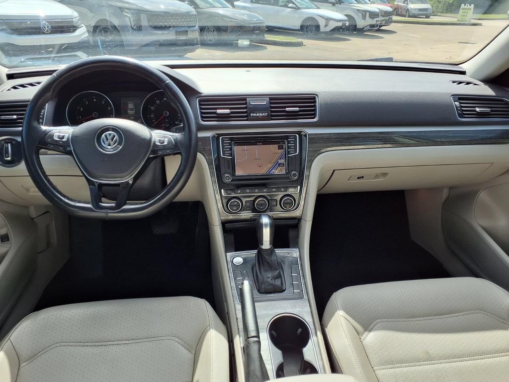 Used 2018 Volkswagen Passat 2.0T SE FWD image 9