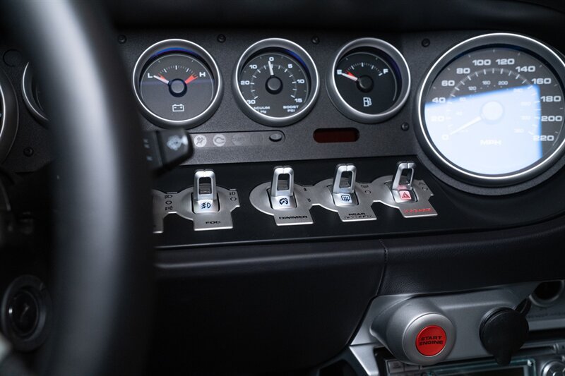 Used 2006 Ford GT RWD image 11