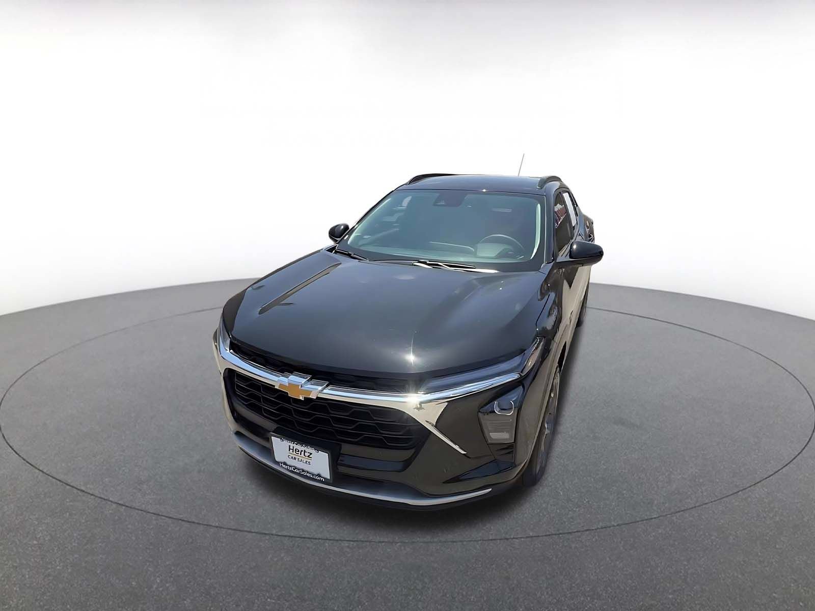 Used 2025 Chevrolet Trax LT FWD image 7