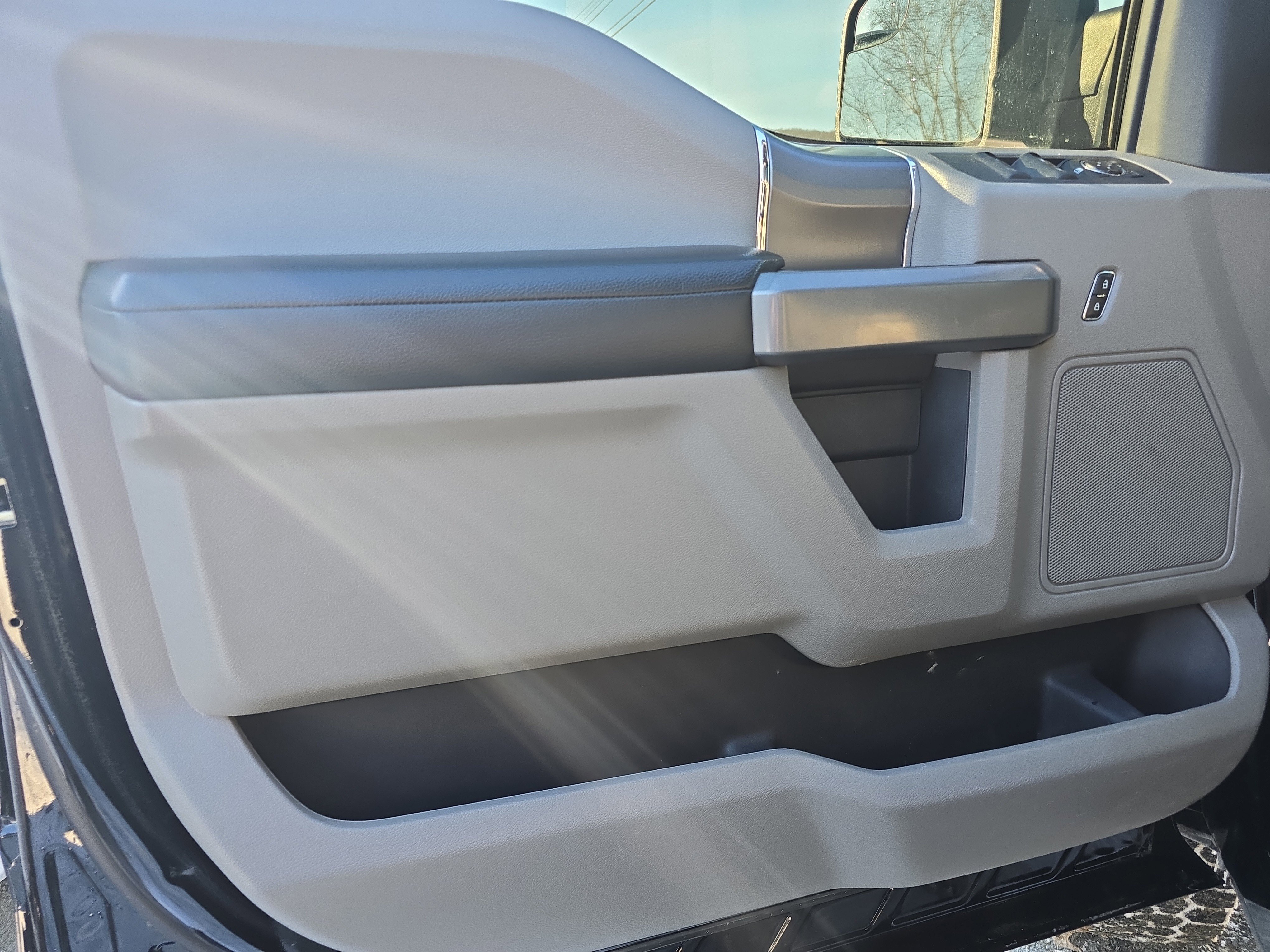 Used 2018 Ford F150 XLT w/ XTR Package image 18