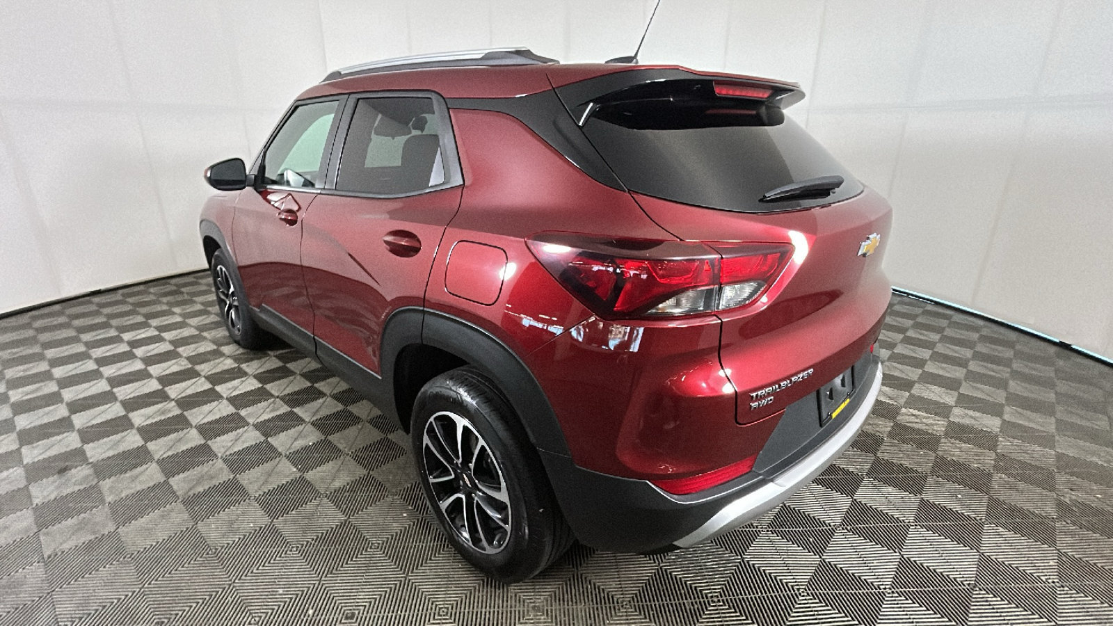Used 2025 Chevrolet TrailBlazer LT AWD/4WD image 5