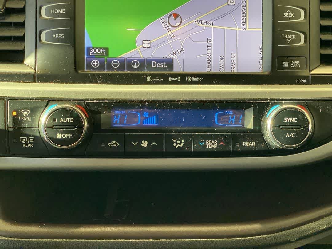 Used 2019 Toyota Highlander XLE AWD/4WD image 22
