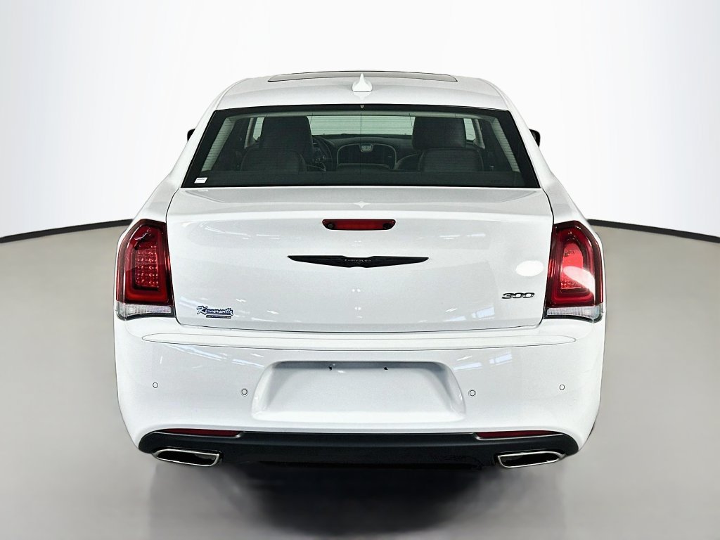 Used 2023 Chrysler 300 Touring L w/ Popular Equipment Group RWD image 6