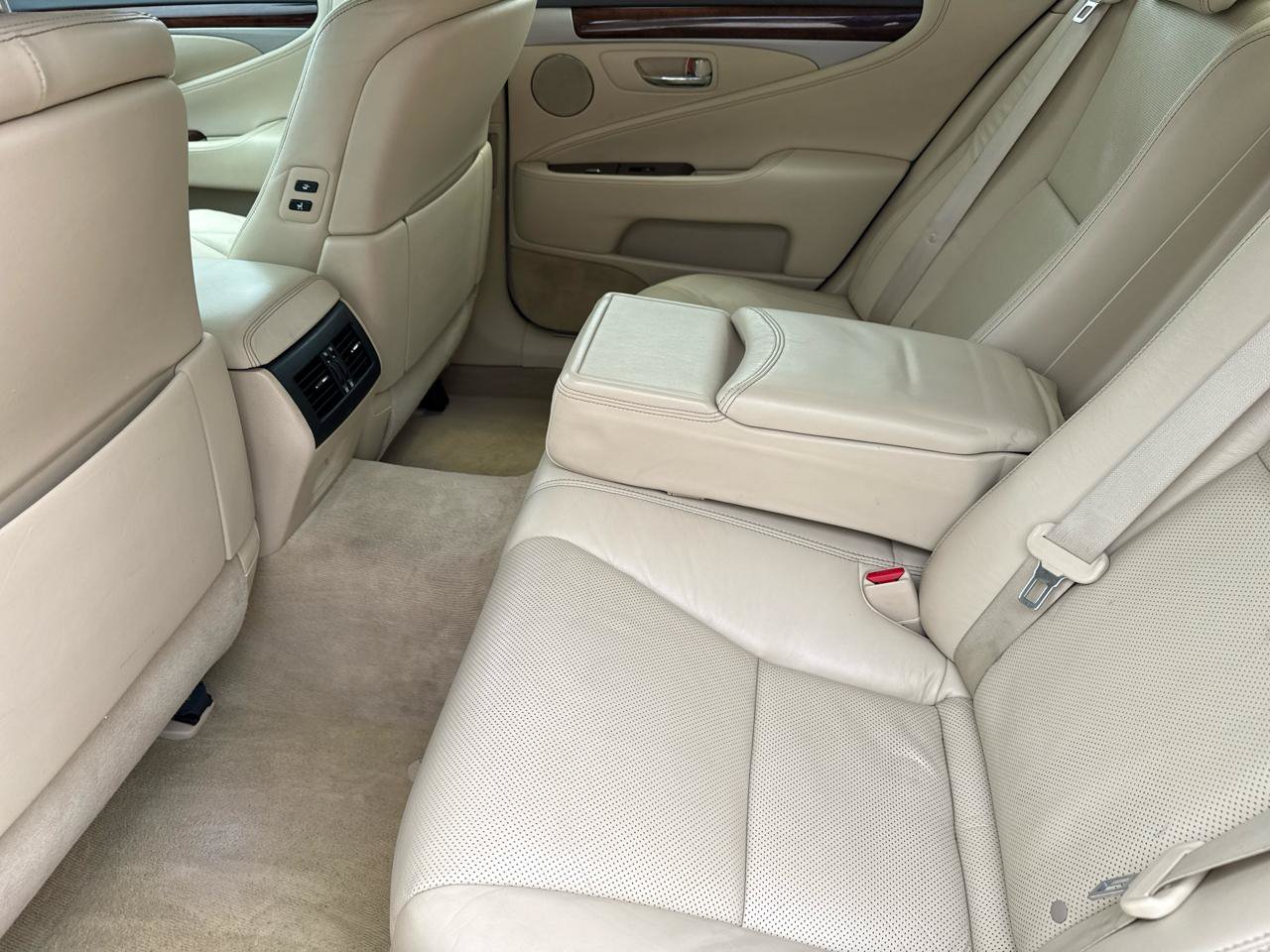 Used 2013 Lexus LS 460 w/ Comfort Pkg RWD image 46