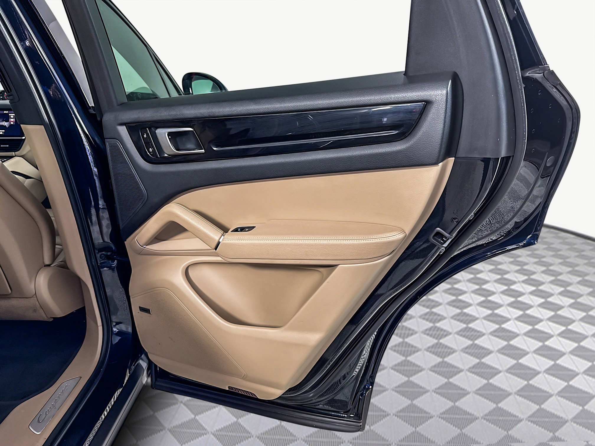 Used 2020 Porsche Cayenne image 26