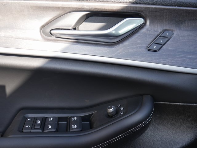 New 2025 Jeep Grand Cherokee L Limited w/ Black Appearance Package image 14